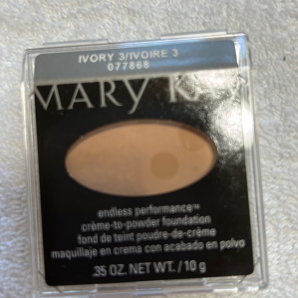 Endless Performance crème to powder foundation